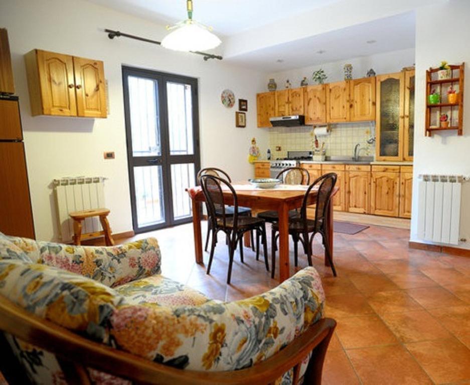 Апартаменти Casa Montalbano Порто-Емпедокле Номер фото